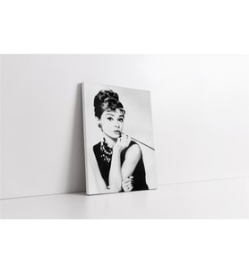 Siyah Beyaz Audrey Hepburn