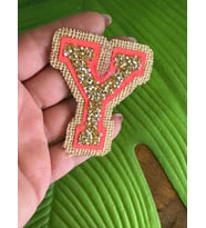 7X6 CM ÜTÜ İLE YAPIŞAN HASIR TAŞLI Y HARFİ ARMA