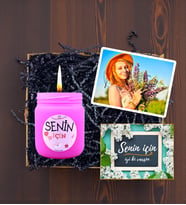 Renkli Cam İçerisinde Kokulu Mumlu ve Size Özel Fotoğraflı Hediye Seti (Pembe)