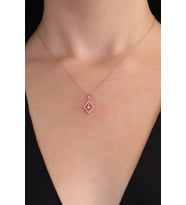 925 Ayar Gümüş Rose Kaplama Beyaz Zirkon Taşlı Kare Kolye