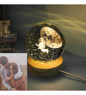 Kişiye Özel Fotoğraf Hediyeli Büyük Boy Işıklı Ahşap Kaideli Astronot Temalı Cam Küre 8cm