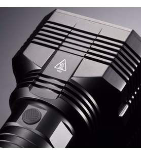 NITECORE EAX 2000 LUMEN  EL FENERI (8XAA)