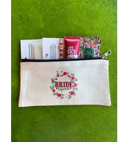 Hediyelerle Dolu "Bride Squad" Nedime Çantası, Kına Hediyesi, Düğün Hediyesi (Ekru)