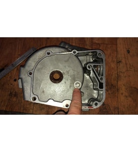 80 CC KRANK KUT.SAĞ KAPAK( YAĞ KAPAK ) Y.M DAR DELİKLİ (Renksiz)