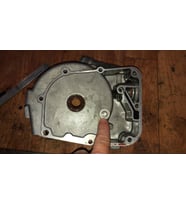 80 CC KRANK KUT.SAĞ KAPAK( YAĞ KAPAK ) Y.M DAR DELİKLİ (Renksiz)