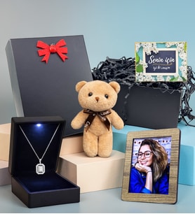 Kişiye Özel Fotoğraflı Led Işıklı Kutusunda 925 Ayar Gümüş Baget Kolye Kahve Ayıcıklı