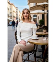 Kadın Bluz Fitted Asimetrik Yaka Uzun Kol Fitilli Örme Aksesuar Detaylı Crop Kesim Vücuda Oturan