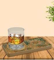 BK Gift Kişiye Özel Retro Motif Tasarımlı Doğal Ahşap Tabaklı Viski Bardağı Sunum Seti Model 11
