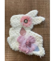 20X17 CM PELUŞ ÇİÇEKLİ TAŞLI TAVŞAN APLİKE ARMA YAMA DİKİŞ AKSESUARI