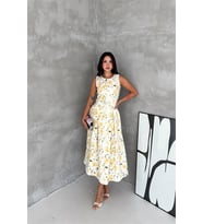 Neşeli butik kadın beyaz çiçek desenli kolsuz midi boy kloş kemerli elbise NBK4645