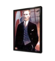 Ay Yıldızlı Bayrak Önünde Atatürk Çerçeveli Cam Tablo
