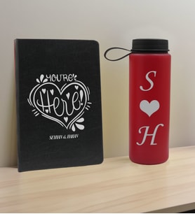 BK Gift Sevgiliye Özel İsimli Siyah Defter ve Kırmızı Cam Matara Hediye Seti-7, Sevgiliye Hediye, Sevgililer Günü, Yeni İş Hediyesi