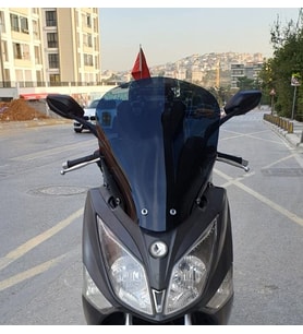 MOTOCAM SYM Joymax 250 İ Ön Cam 2013-2016 Model 54cm Siyah Renkli 4mm SPORTİF