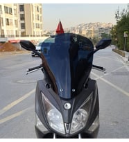 MOTOCAM SYM Joymax 250 İ Ön Cam 2013-2016 Model 54cm Siyah Renkli 4mm SPORTİF