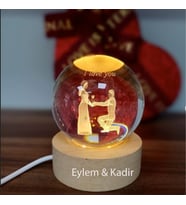 Kişiye Özel Işıklı Ahşap Kaideli Aşk Seninle Güzel Temalı Cam Küre 8*6cm