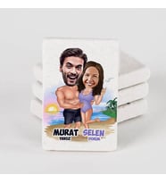 Kişiye Özel Tatildeki Sevgililer Karikatürlü Taş Buzdolabı Magneti