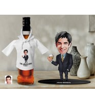 BK Gift Kişiye Özel Karikatürlü 3D Ahşap Biblo ve Beyaz Mini İçki Şişesi Tişörtü Hediye Seti, Arkadaşa Hediye, Sevgiliye Hediye-4