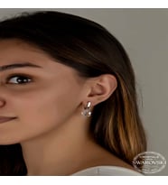 Swarovski Crystal Taşlı Gümüş Beyaz Papatya Sallantılı Kadın Küpe