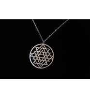 Kutsal Sri Yantra Kolye - İlahi Geometriyi Gümüşle Kucaklayın