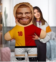 eJOYA Kişiye özel Şampiyon Futbolcu Peluş Oyuncak 100x80 cm 114758 (Sarı-Kırmızı)