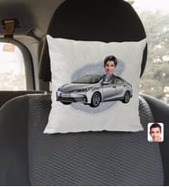 BK Gift Kişiye Özel Plakalı Erkek Toyota Corolla Karikatürlü Kare Araç Koltuk Yastığı-1