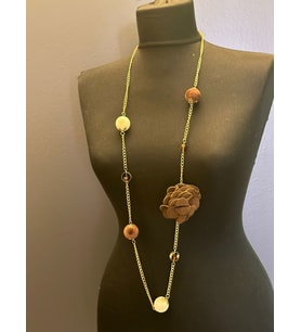 KAHVERENGİ GÜLLÜ TAŞLI KADIN KOLYE BOY 50 CM