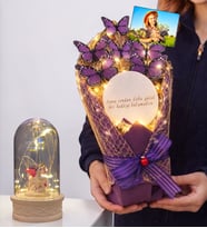 Aynalı Tasarım Fotoğraflı Led Işıklı Mor Kelebek Buketi (Led Işıklı Fanus Hediyeli) (Model 6)