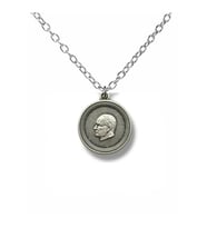 Mustafa Kemal Atatürk Madalyon Figürlü Unisex Kolye – Anlamlı ve Şık Tasarım (Gümüş)