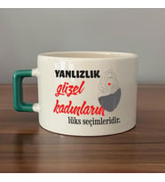 Yalnızlık Güzel Kadınların Lüks Seçimleridir Baskılı Kadınlar Günü Yeşil Kulplu C Fincan