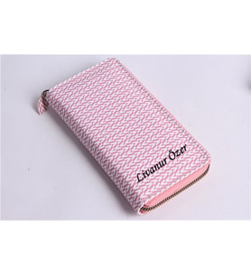 KİŞİYE ÖZEL V MODEL TELEFON BÖLMELİ CÜZDAN (Pembe)