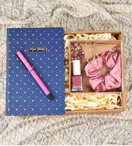 Kişiye Özel Kalp Desenli Defter& Pembe Roller Kalem& Pembe Saten Toka& Pembe Renkli Oje Hediye Seti