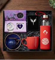 Sevgililer Gününe Özel Hediye Seti (Kırmızı Kılıflı Love Life Water Matara & Kırmızı Kupa & Mikail Melek Kolye & İstiridye Kolye & Mavi Renk Gold Detaylı Fincan)