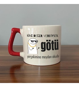 Kime Değer Verdiysek Götü Yerçekimine Meydan Okudu Baskılı Kırmızı Kulplu D Kupa