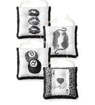 Leopar Desenli Bağcıklı Pofuduk Sandalye Minderi 4'lü Set