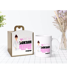 BK Gift Kişiye Özel Ahşap Kutuda Anneler Günü Temalı Doktor Anne Tasarımlı Beyaz Kupa Bardak-2