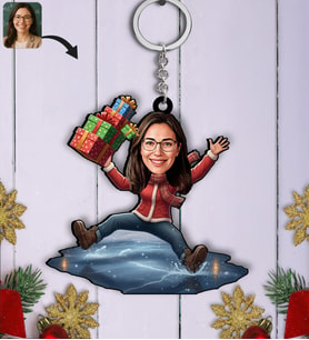 BK Gift Kişiye Özel Kadın Yılbaşı Karikatürlü Ahşap Anahtarlık -8, Yeni Yıl Hediyesi, Yılbaşı Hediyesi
