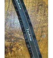 ZİNCİR DETAYLI FASİON YAZILI ŞERİT DİKİŞ GİYİM ÇANTA AKSESUARI EN 3 CM (1 METRE )