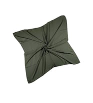 Mısırlı Eşarpları Queen Krep Düz Renk Eşarp 110x110 Cm (Zümrüt Yeşili)