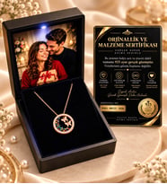 Fotoğraflı Işıklı Kutuda 925 Ayar Gümüş Renkli Taşlı Yuvarlak Kelebek Yuvası Kadın Kolye