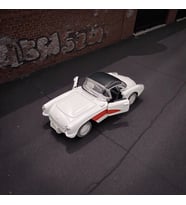 Nostaljik Metal Çek Bırak Beyaz 1957 Chevrolet Corvette Araba Kapılar Açılır