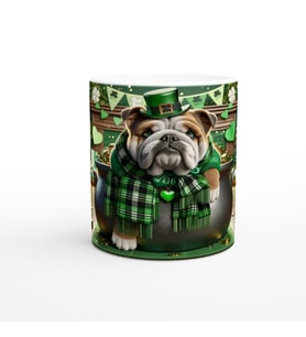 St. Patrick Şapkasıyla Şans Kazanında Bulldog Temalı Baskılı Kupa Bardak