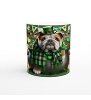 St. Patrick Şapkasıyla Şans Kazanında Bulldog Temalı Baskılı Kupa Bardak