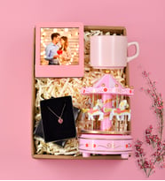 Kişiye Özel Pembe Instagtam Çerçeve&  Atlı Karınca Müzik Kutusu& Pembe Renkli Kalp Model Zirkon Kolye& Pembe Renkli Kupa Hediye Seti