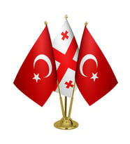 Masa Üstü Gürcistan Bayrağı Türk Bayrağı Üçlü Pirinç Direk Masa Bayrak Seti