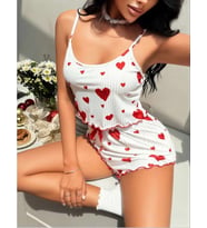 BeyazÜstüne Kırmızı Kalp Desenli İnce Askılı Şortlu Pijama Takımı