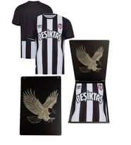 Beşiktaş Orijinal Lisanslı Kartal Ahşap Kutulu Çubuklu Forma (Siyah - Beyaz)