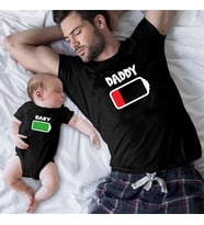 Babaya Hediye Pil Tasarım Siyah Tshirt Zıbın Kombini