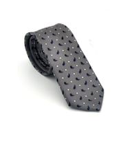 Beyaz Lacivert Desenli Gri Dokuma Kumaş Mendilli Slim Fit Kravat // SDK-2612-3