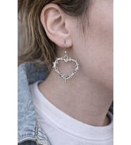 Thorned Heart Charm – Diken Detaylı Kalp Figürlü Gümüş Renk Unisex Kolye (60 cm)