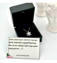 Işıklı Kolye Kutulu Gümüş Lotus Çiçeği Kolye  925 Ayar Gümüş Kolye (Beyaz)